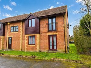1F Pound Lane_Rear- click for photo gallery